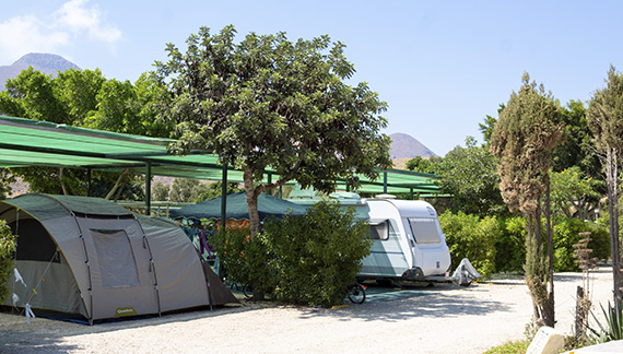 Camping Los Escullos Cabo de Gata - Parcelas - Reservar alojamiento