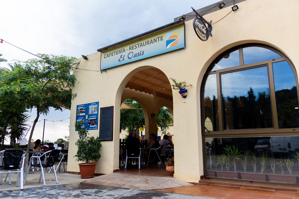 Entrada del restaurante Oasis del camping